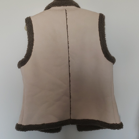 Anthropologie Akemi + Kin shearling vest - Picture 6 of 7